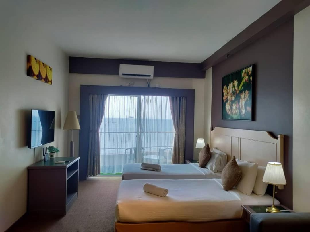 Rainbow Paradise Beachfront Penang タンジュンブンガ エクステリア 写真