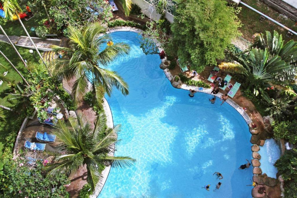 Rainbow Paradise Beachfront Penang タンジュンブンガ エクステリア 写真